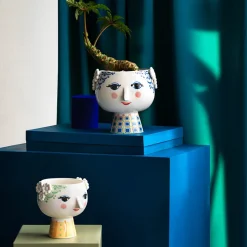 BJØRN WIINBLAD Bjørn Wiinblad Eva Potteskjuler På Fot 21cm Blå