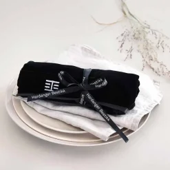 HARDANGER BESTIKK pose